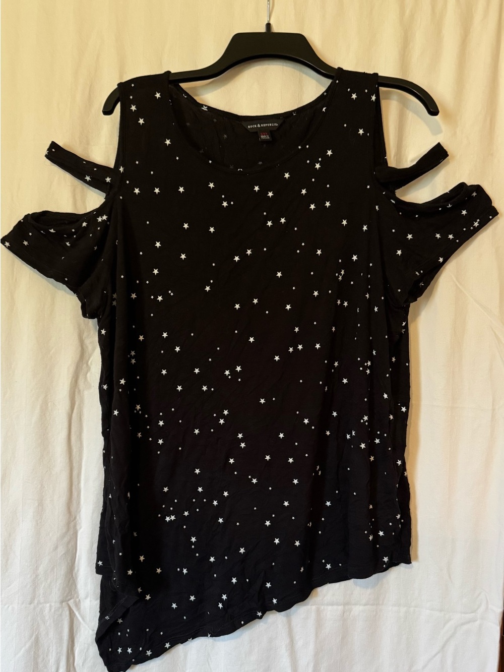 Rock & Republic Star Print Cold‑Shoulder Tee – XXL